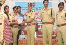 కష్టపడి చదివితే సర్కారు కొలువు ఖాయం :సీపీ