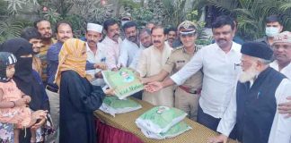 ఇఫ్తార్ లో పాల్గొని రంజాన్ కానుకలిచ్చిన దాస్యం