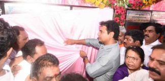 పలు అభివృద్ధి పనులను ప్రారంభించిన కేటీఆర్