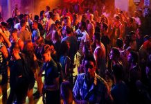 ఫుడింగ్ అండ్ మింక్ పబ్, బార్ లైసెన్స్ రద్దు