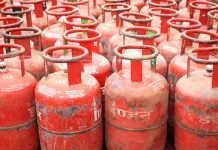 భారీగా పెరిగిన వాణిజ్య సిలిండర్ ధర