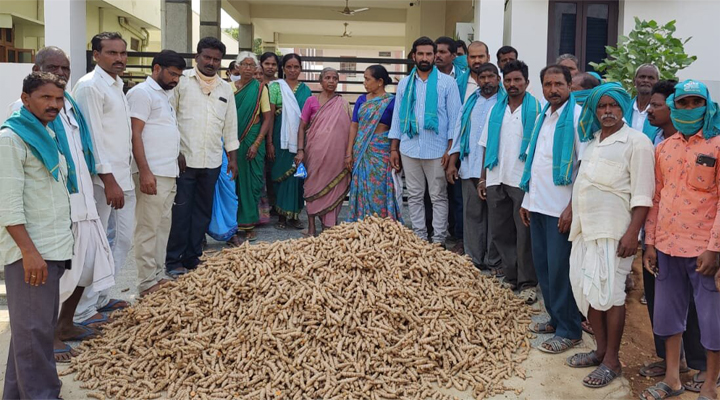 ఎంపీ అరవింద్ కు చుక్కలు చూపించిన రైతులు