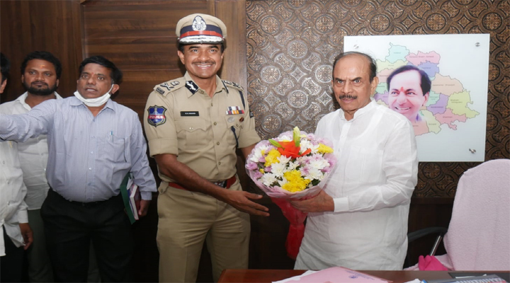 హోంమంత్రి ఇంట్లో ఘనంగా రంజాన్ వేడుకలు