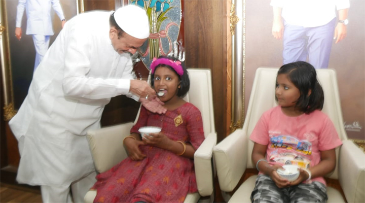 హోంమంత్రి ఇంట్లో ఘనంగా రంజాన్ వేడుకలు