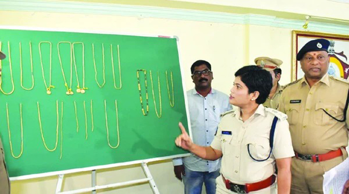 ముగ్గురు చైన్‌ స్నాచర్లు అరెస్టు