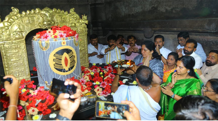 కేసీఆర్ ఘనతతోనే రామప్పకు వైభవం : కవిత 1 కేసీఆర్ ఘనతతోనే రామప్పకు వైభవం : కవిత