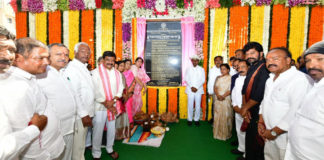 మానుకోటలో పార్టీ ఆఫీస్ ప్రారంభించిన కేసీఆర్