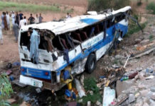 ఆర్మీ జవాన్లను మింగేసిన బస్సు