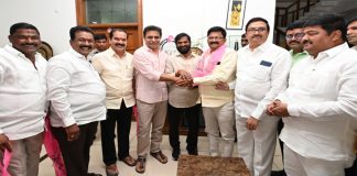 గులాబి గూటికి చేరిన కార్పొరేటర్