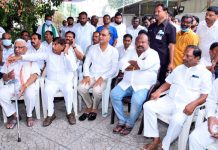 మంత్రి గంగులకు హరీష్ రావు, కొప్పుల పరామర్శ