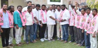 చల్లా సమక్షంలో బీఆర్ఎస్ లో కాంగ్రెస్ చేరికలు