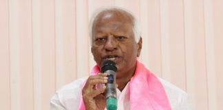 రిజర్వేషన్లు ఎత్తివేసే కుట్రలో బీజేపీ : కడియం