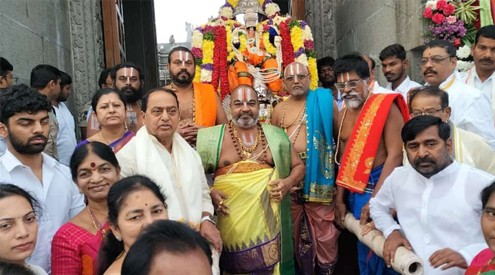 అద్భుతంగా యాదాద్రీశుడి ఉత్తర ద్వారం దర్శనం