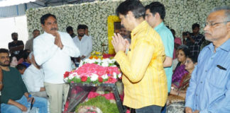 తారకరత్న పార్థివదేహానికి ఎర్రబెల్లి నివాళి