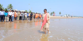 సూర్యలంక బీచ్ లో మంత్రి ఆర్కే రోజా