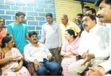 డా.ప్రీతి ఫ్యామిలీకి మంత్రుల పరామర్శ