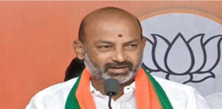 నోరుజారిన బండి సంజయ్..డిఫెన్స్ లో బీజేపీ !