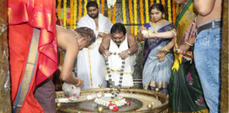 మెట్టుగుట్టలో ఎమ్మెల్యే అరూరి ప్రత్యేక పూజలు