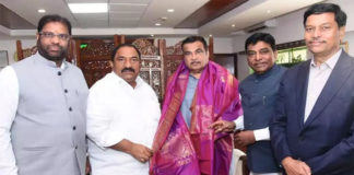 కేంద్ర మంత్రి గడ్కరీని కలిసిన టీ ఎంపీలు,ఎమ్మెల్యే