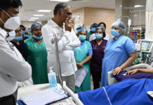 మెడికో ప్రీతిని పరామర్శించిన మంత్రి హరీశ్ రావు