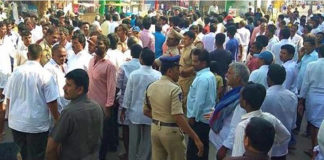 అనంతలో టీడీపీ – వైఎస్సార్సీపీ రాళ్ల దాడి