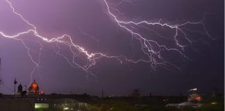 పిడుగుపడి గొర్రెల కాపరి..30 గొర్రెలు మృతి