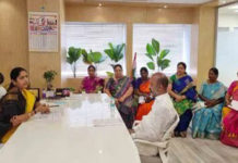 బండి సంజయ్ కి మహిళా కమిషన్ వార్నింగ్