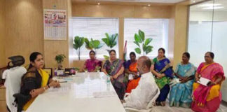 బండి సంజయ్ కి మహిళా కమిషన్ వార్నింగ్