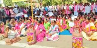 దాస్యం ఆధ్వర్యంలో బీజేపీకి నిరసన సెగలు