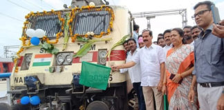 భారత్ గౌరవ్ కు దాస్యం గ్రాండ్ వెల్ కమ్