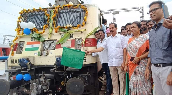 భారత్ గౌరవ్ కు దాస్యం గ్రాండ్ వెల్ కమ్