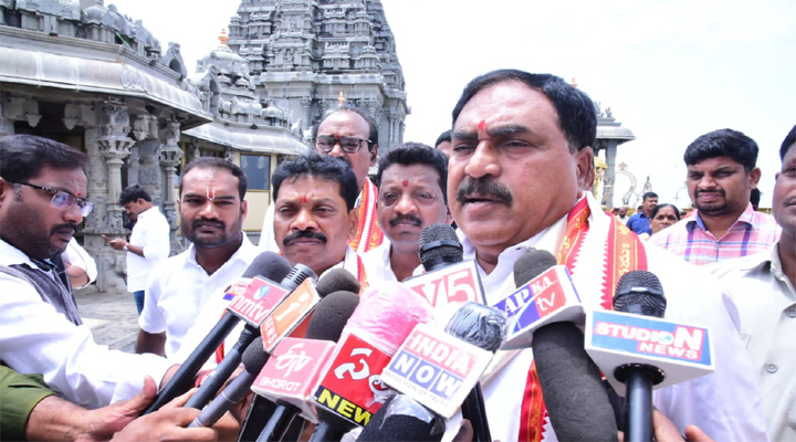 చిల్లర రాజకీయాలు మానుకోండి : ఎర్రబెల్లి