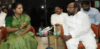 ఎమ్మెల్సీ కవితతో ఆర్ కృష్ణయ్య కీలక భేటీ