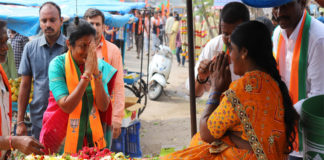 పశ్చిమలో ఒక్కసారి అవకాశం ఇవ్వండి : పద్మ