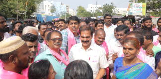 అభివృద్ధి,సంక్షేమానికి ఓటేయండి : దాస్యం