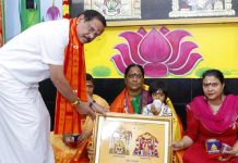 మల్లన్నను దర్శించుకున్న మంత్రి కొండా