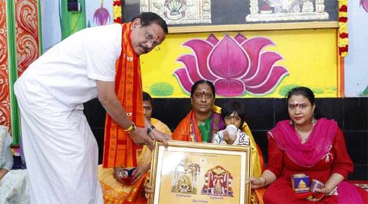 మల్లన్నను దర్శించుకున్న మంత్రి కొండా