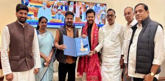 కేంద్ర మంత్రి రామ్మోహన్ ని కలిసిన ఎంపీ కావ్య