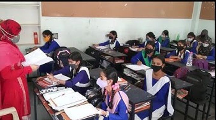 ఉర్దూ మీడియం పాఠశాలలకు ప్రత్యేక రాయితీ