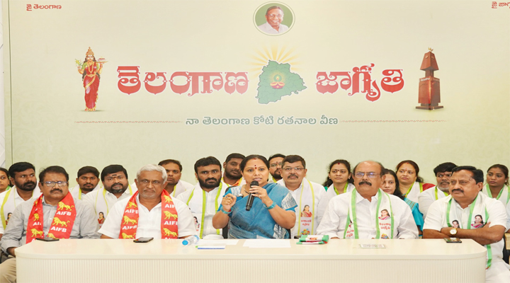 ఇవి ట్రైలరే..అసలు సినిమా ముందుంది: కవిత