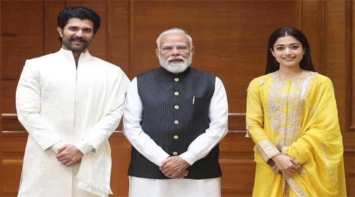 ప్రధాని ఆశీస్సులు తీసుకున్న విజయ్-రష్మిక