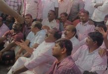 బీఆర్ఎస్ మాజీ ఎమ్మెల్యే అరూరి ధర్నా