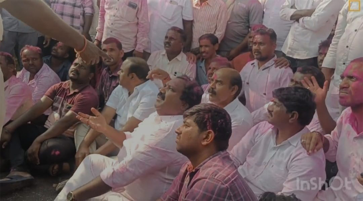 బీఆర్ఎస్ మాజీ ఎమ్మెల్యే అరూరి ధర్నా