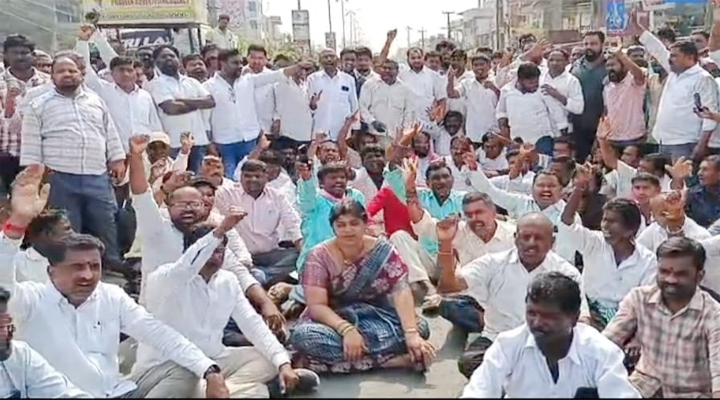 ఎర్రబెల్లి పీఏపై కాంగ్రెస్ గూండాల దౌర్జన్యం