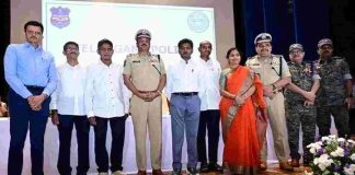 దేవ్ జీ సహా లొంగిపోయిన మావో అగ్రనేతలు