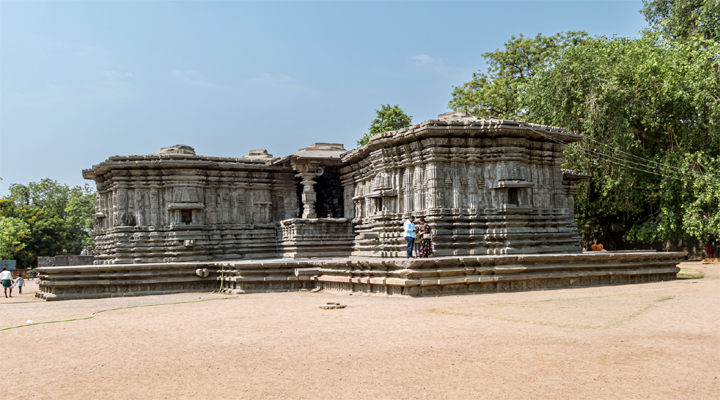 వెయ్యిస్తంభాల రుద్రేశ్వర ఆలయం విశిష్టత