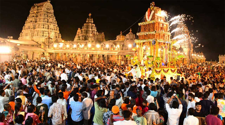 వైభవంగా దివ్య విమాన రథోత్సవం