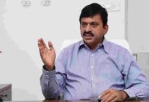 బావా, బావమరిది విషం చిమ్ముతున్నారు