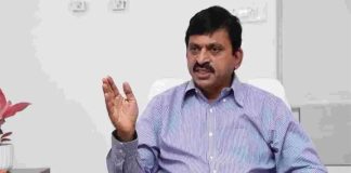 బావా, బావమరిది విషం చిమ్ముతున్నారు