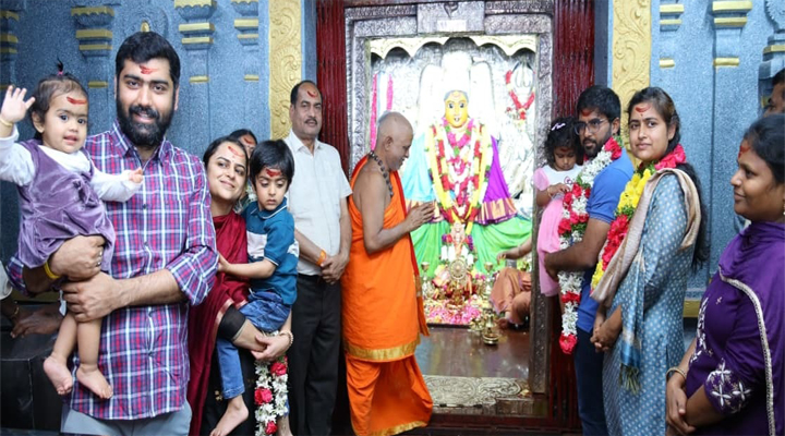 భద్రకాళి సన్నిధిలో కలెక్టర్ దంపతుల పూజలు